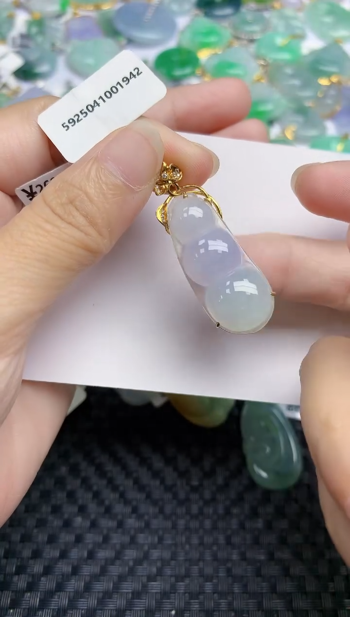 翡翠18K金镶嵌颈饰天然翡翠A货