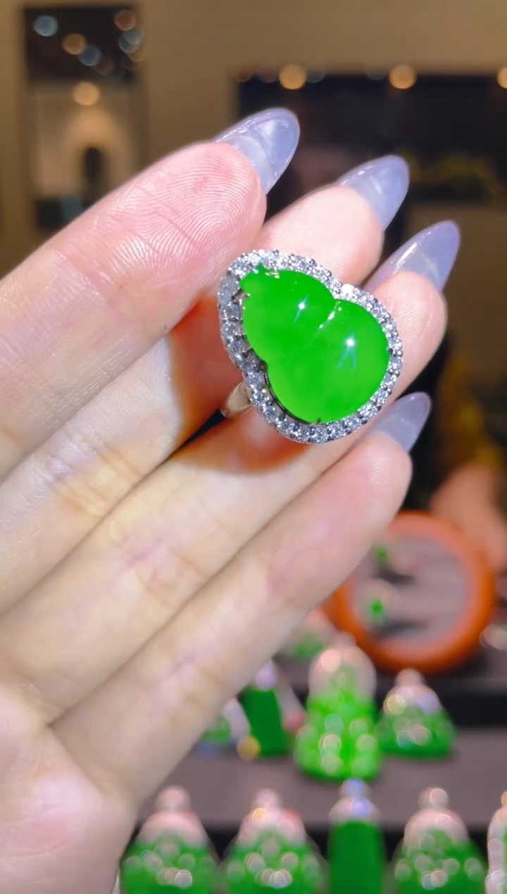 【闪购商品】翡翠18K金镶嵌吊坠(赠链)A72