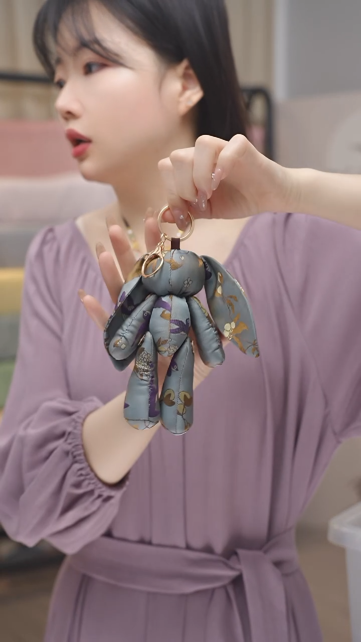 洪**雨灰紫长耳兔子项链挂坠