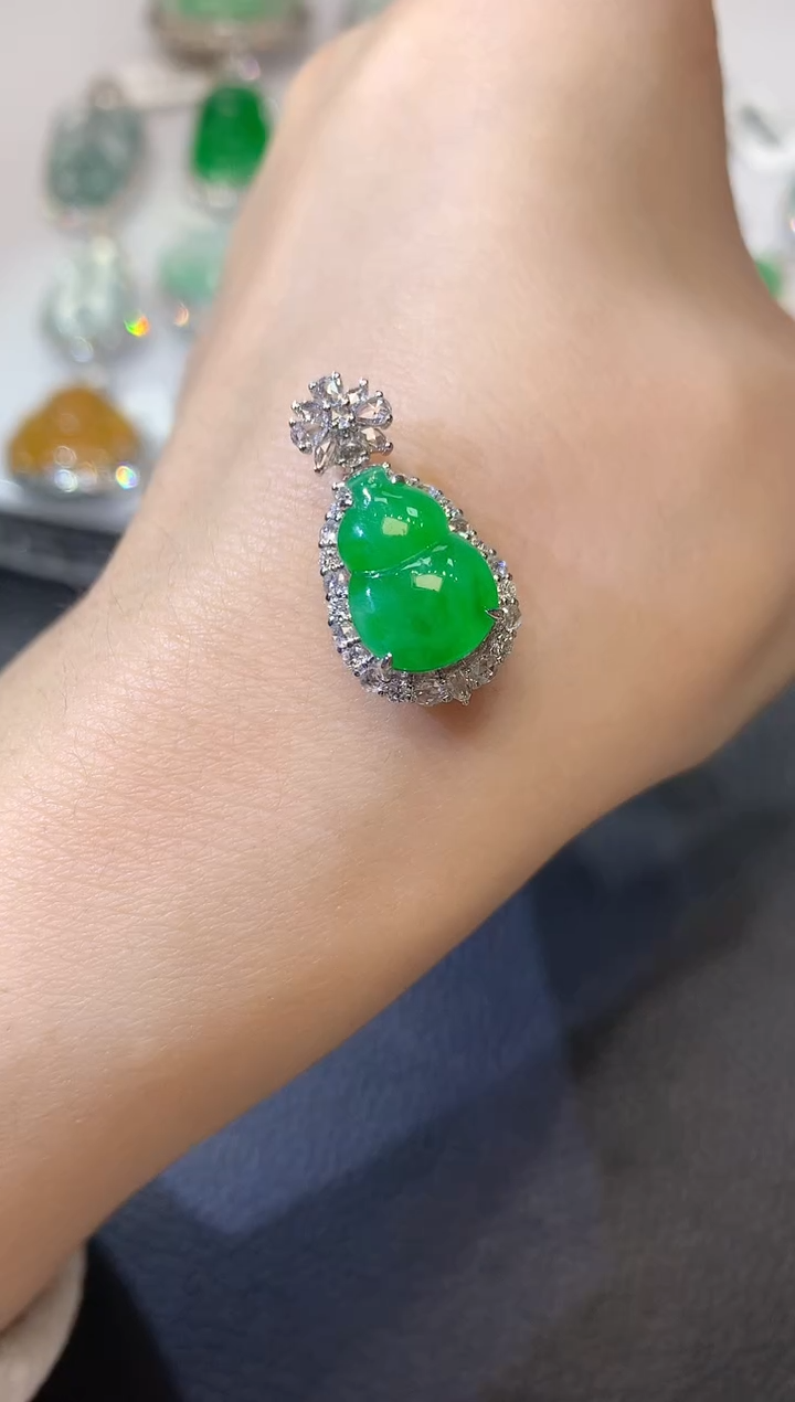 【闪购商品】翡翠吊坠(不含链)18K金镶嵌C50