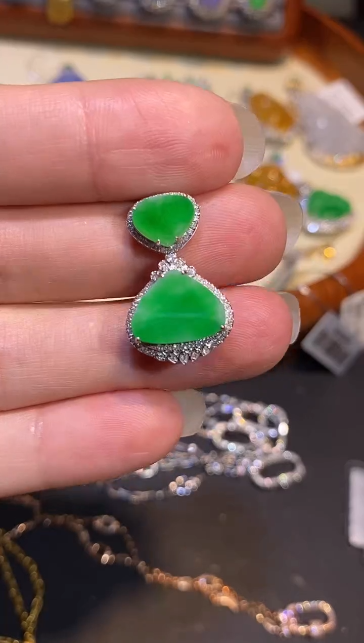 【闪购商品】翡翠吊坠(不含链)18K金镶嵌吊坠