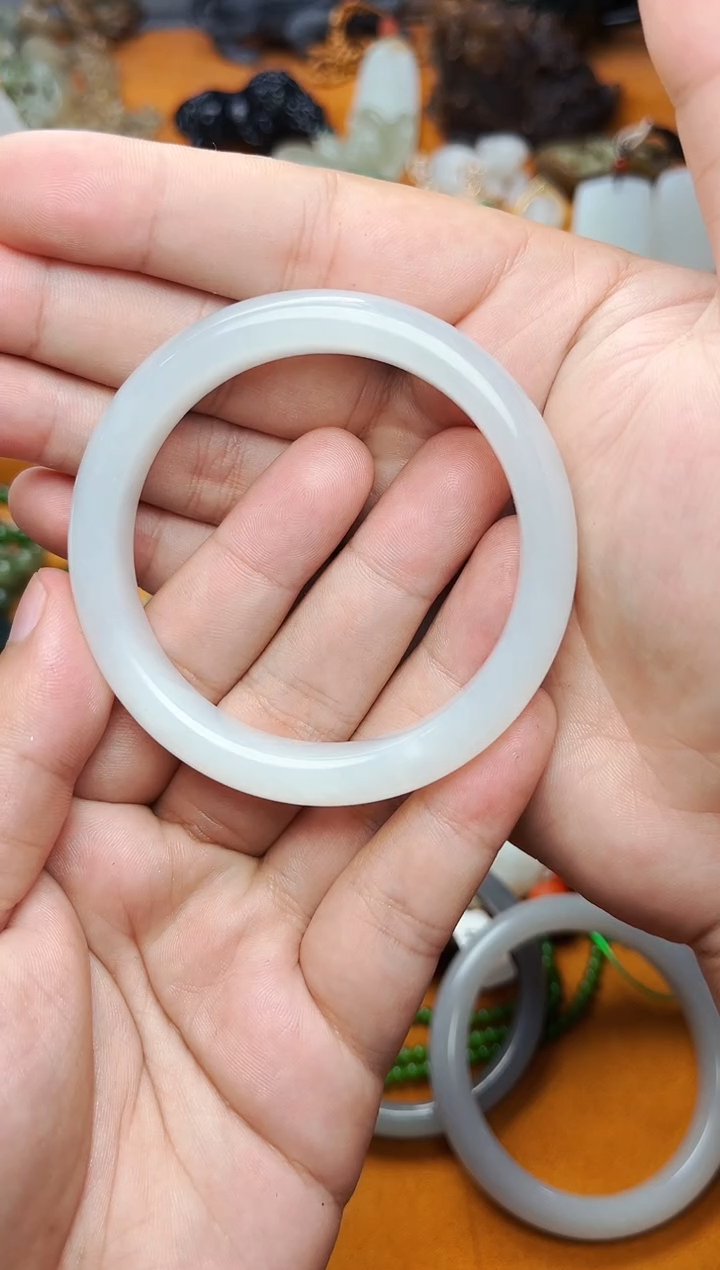 【闪购商品】和田玉手镯未镶嵌56圈口