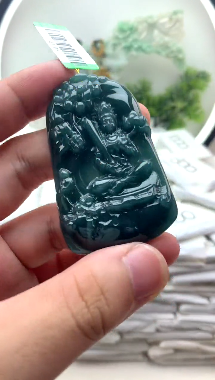 颈饰未镶嵌翡翠虚空藏