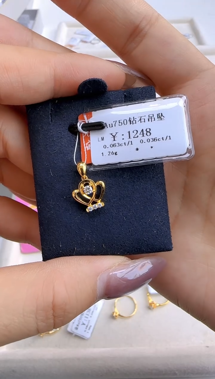 【闪购商品】钻石吊坠(不含链)18K金镶嵌112000