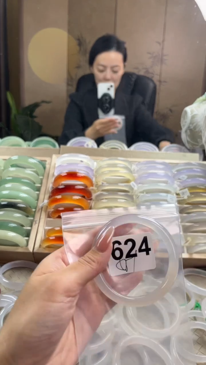 手镯玛瑙/玉髓未镶嵌624