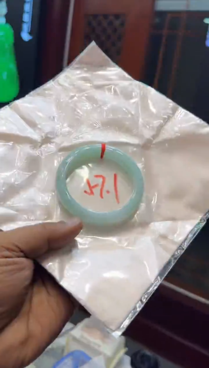 未镶嵌手镯翡翠手镯