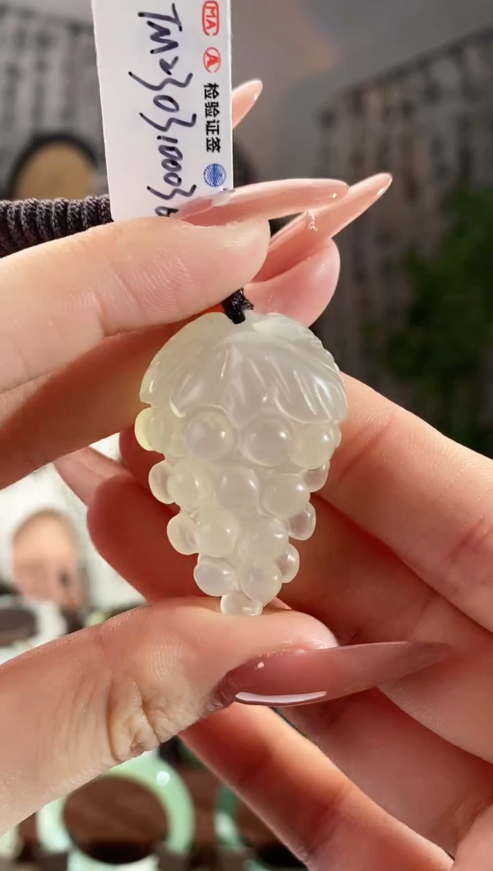 【闪购商品】岫玉颈饰未镶嵌葡萄