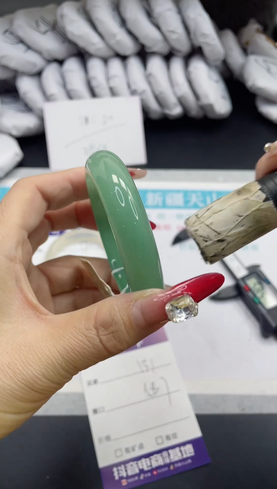 【闪购商品】石英质玉手镯未镶嵌132