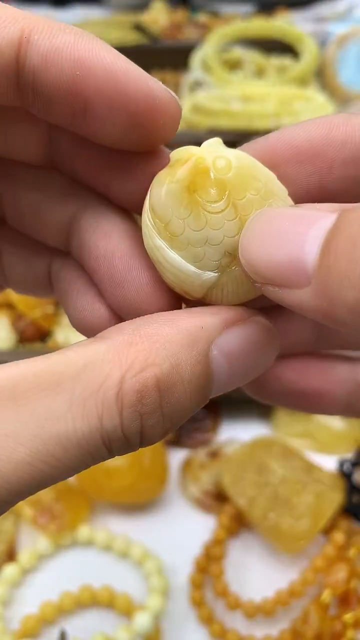 裸石蜜蜡未镶嵌鱼