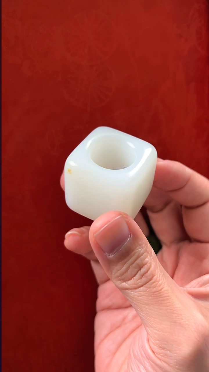 未镶嵌和田玉挂件心****?新疆料方型坤扳指