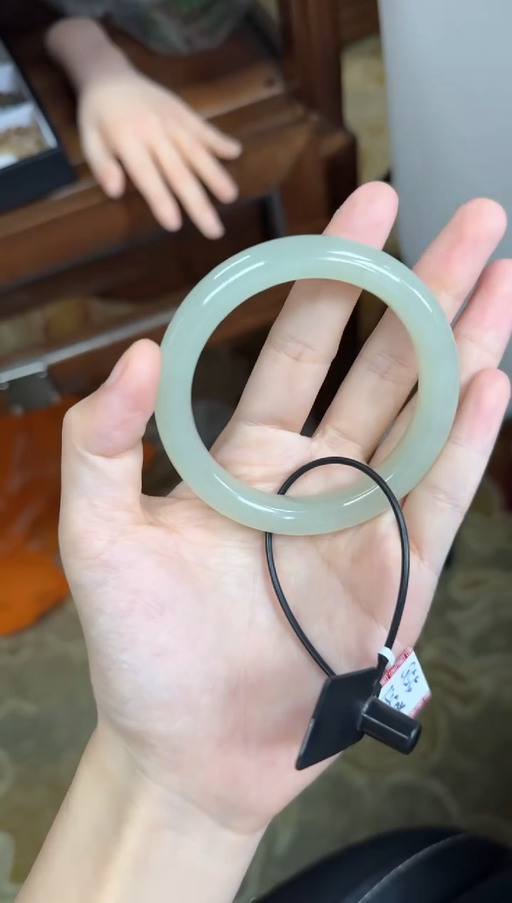 未镶嵌手镯和田玉56