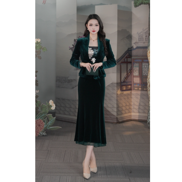 【25年春新款首发】古色商场同款墨绿色丝绒时尚修身复古短款外套女