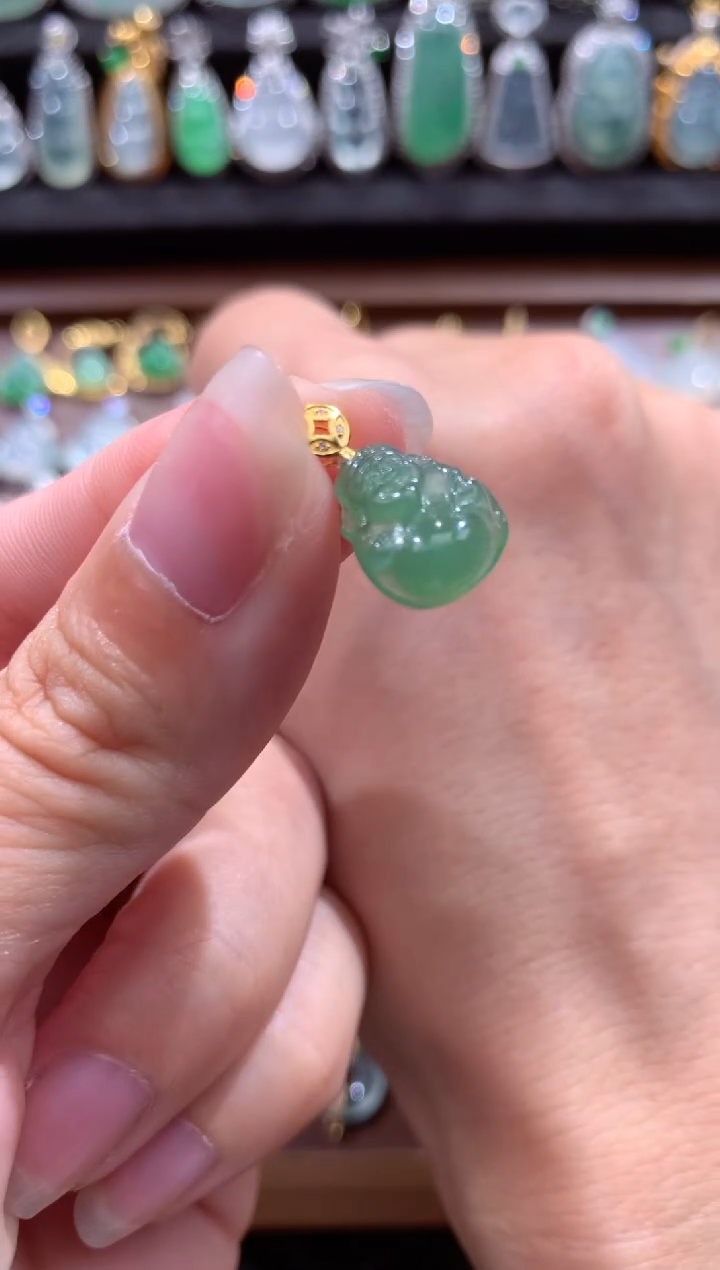 颈饰18K金镶嵌翡翠翡翠