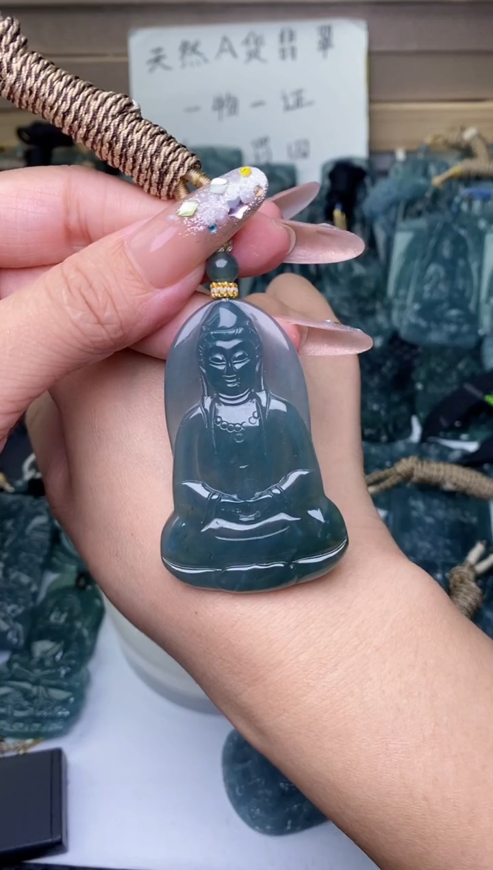 颈饰未镶嵌翡翠          