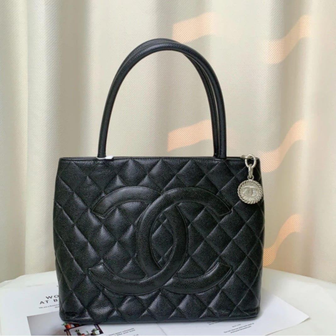 99新 Chanel/香奈儿 希尔顿手提包（银币）