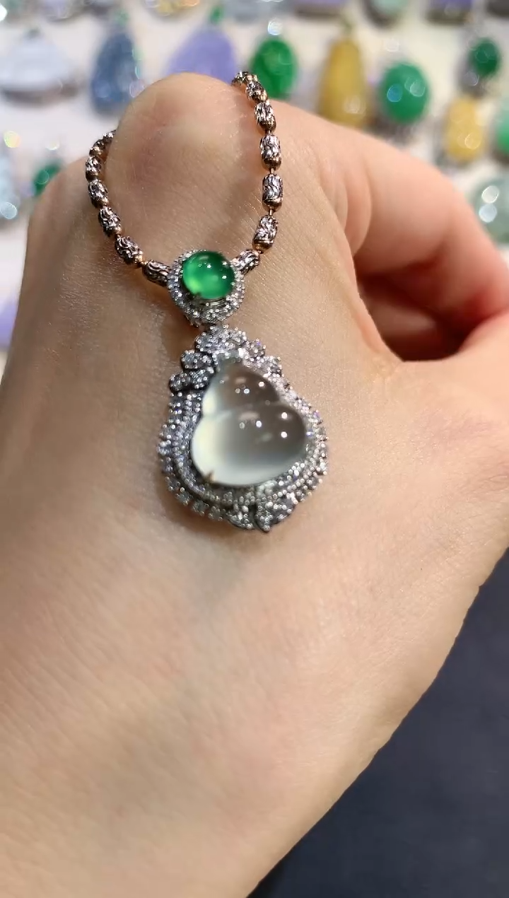 【闪购商品】翡翠吊坠(不含链)18K金镶嵌e34