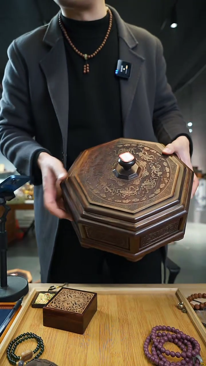 【闪购商品】H114 酸枝孤品雕刻八宝果盘