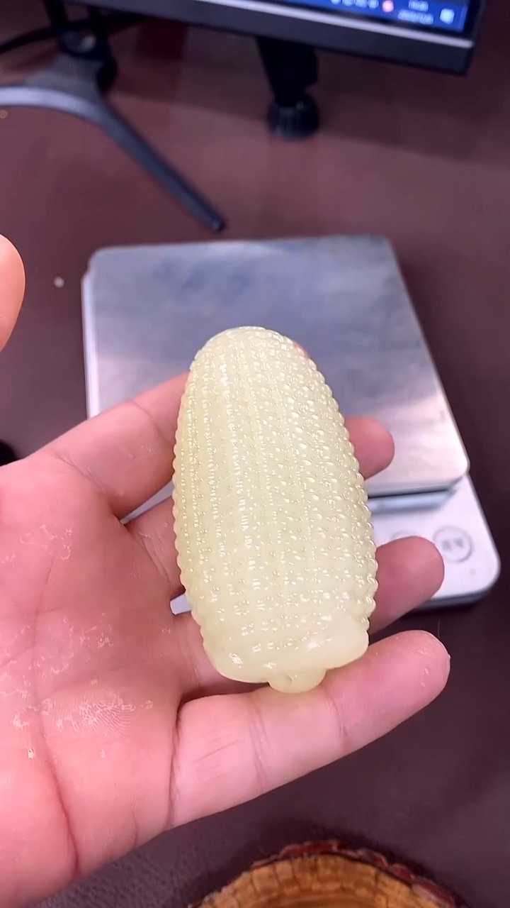 未镶嵌透闪石质玉把件手把