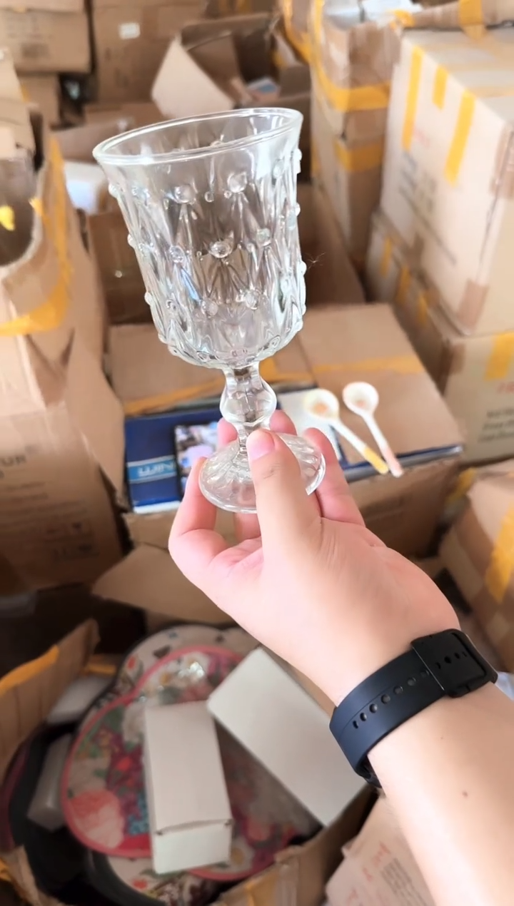 瓷片品质好，发货快，放心拍 高脚杯2个