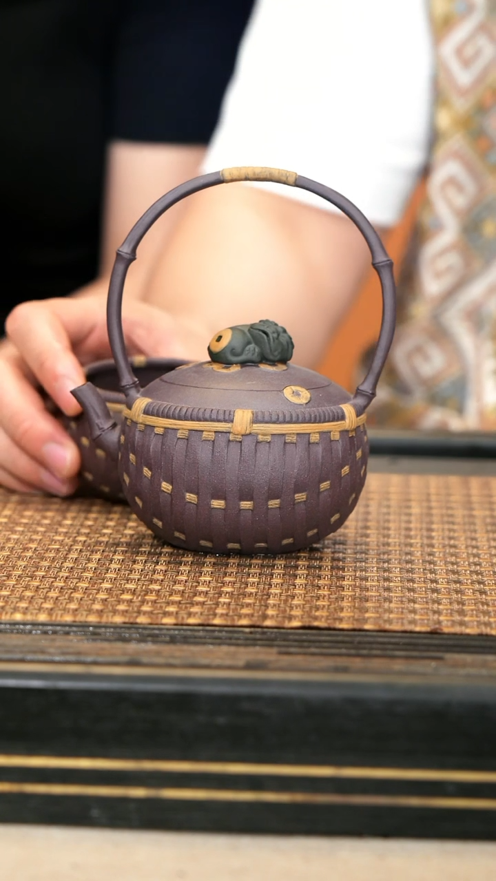 茶壶紫砂WXT33《貔貅竹编提梁》送一杯