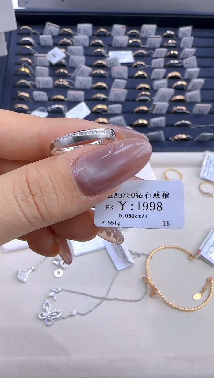 【闪购商品】钻石戒指/指环18K金镶嵌179900