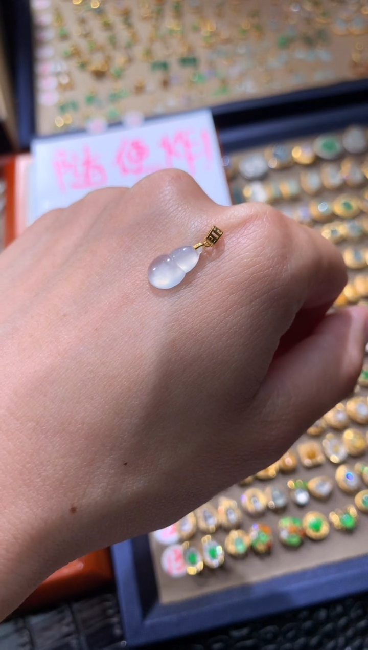 颈饰18K金镶嵌翡翠翡翠