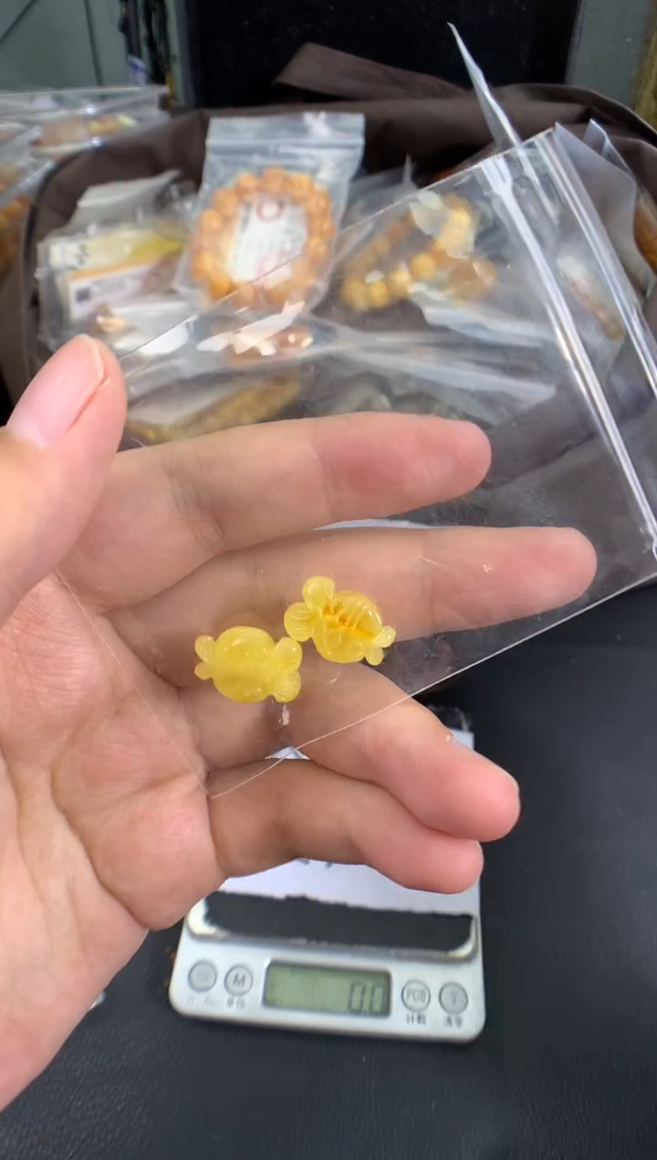 蜜蜡未镶嵌珠宝奇石多样性发一件