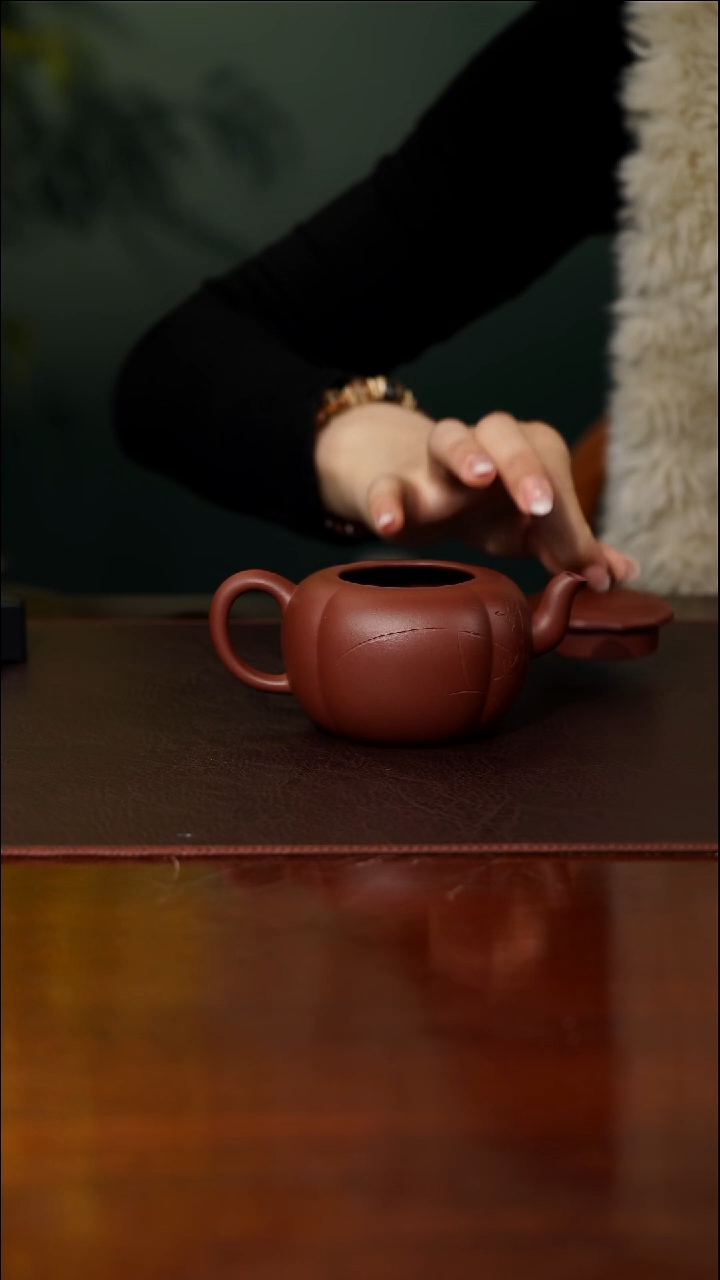 紫砂其他龙*花@@DYPH18824孙敏红-柿柿如意（微微瑕）