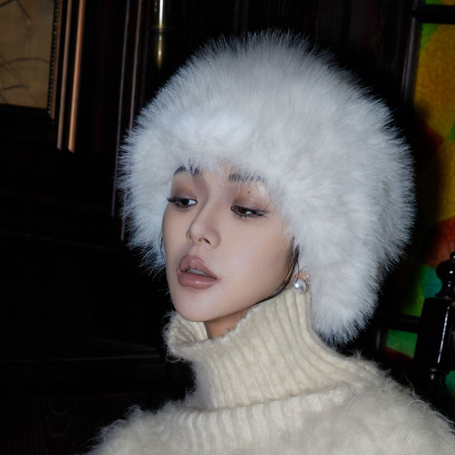 The One  氛围感保暖毛绒圆顶盆帽N54Z0673