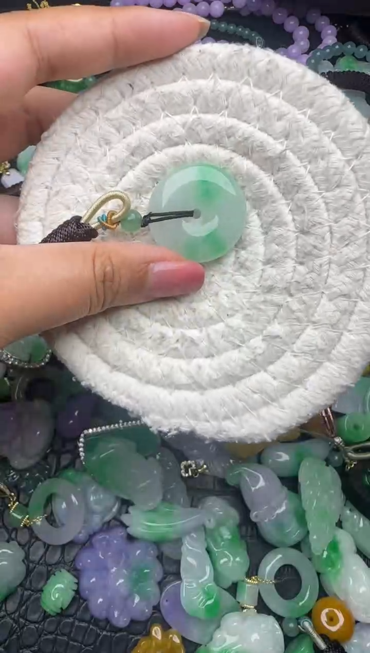 颈饰未镶嵌翡翠缅甸翡翠吊坠