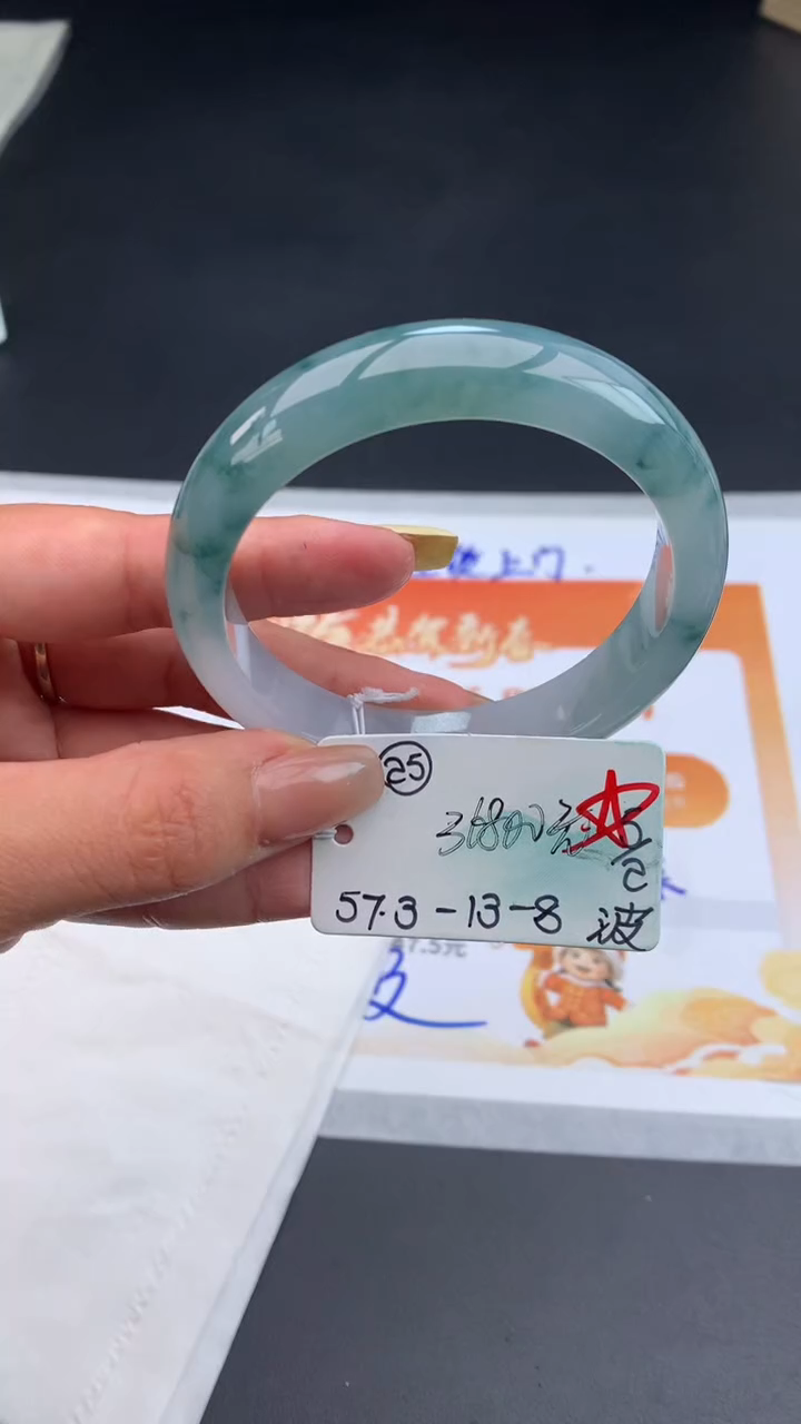 【闪购商品】翡翠手镯未镶嵌 #情人节#送礼，下单联系客服核对地址~