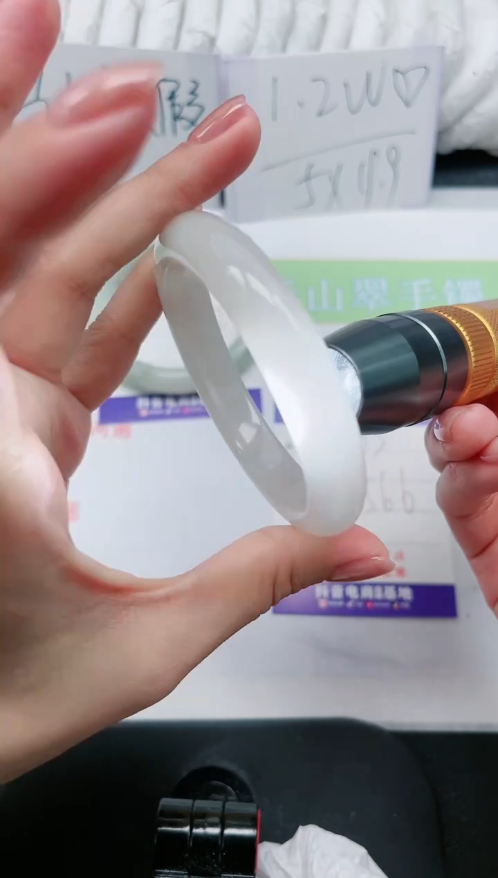 【闪购商品】石英质玉手镯未镶嵌163