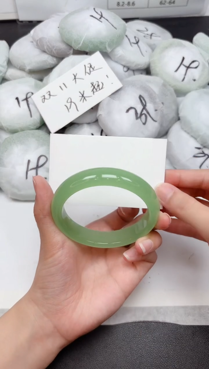 未镶嵌手镯石英质玉90-60.4