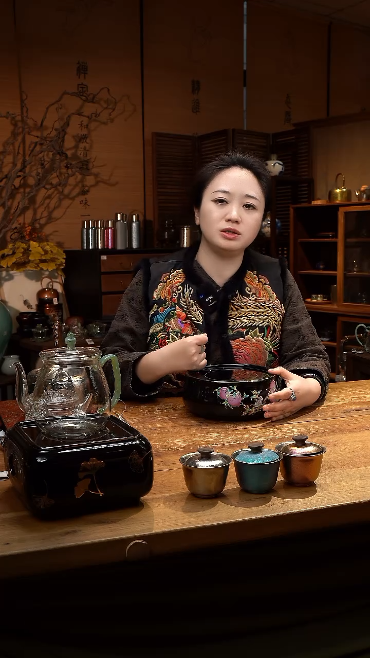 【闪购商品】莺歌烧/五桃献寿亮光黑地炉