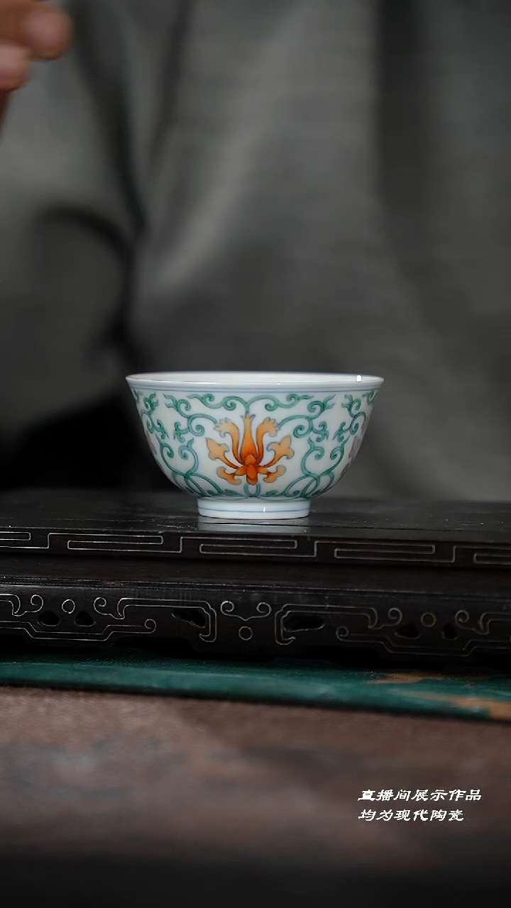 传*67-1斗彩缠枝西番莲宫碗杯（千寻山坊）