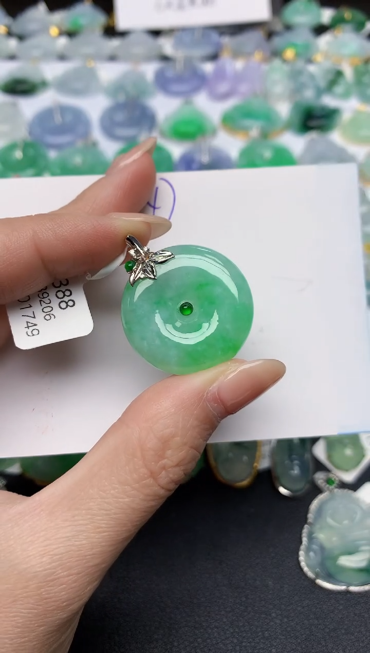 颈饰18K金镶嵌翡翠天然缅甸A货翡翠百元以上9元证书费自理