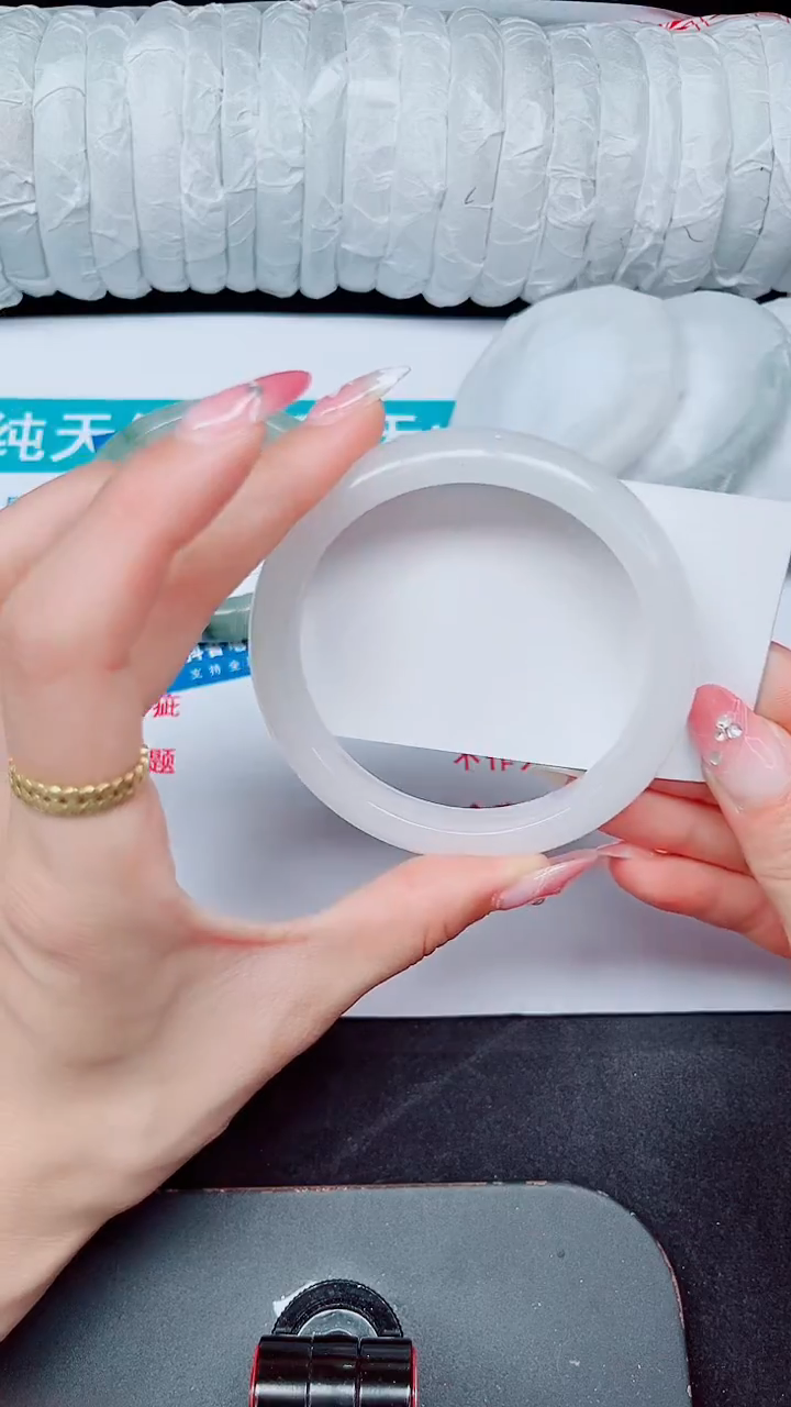 未镶嵌手镯石英质玉404-62/63