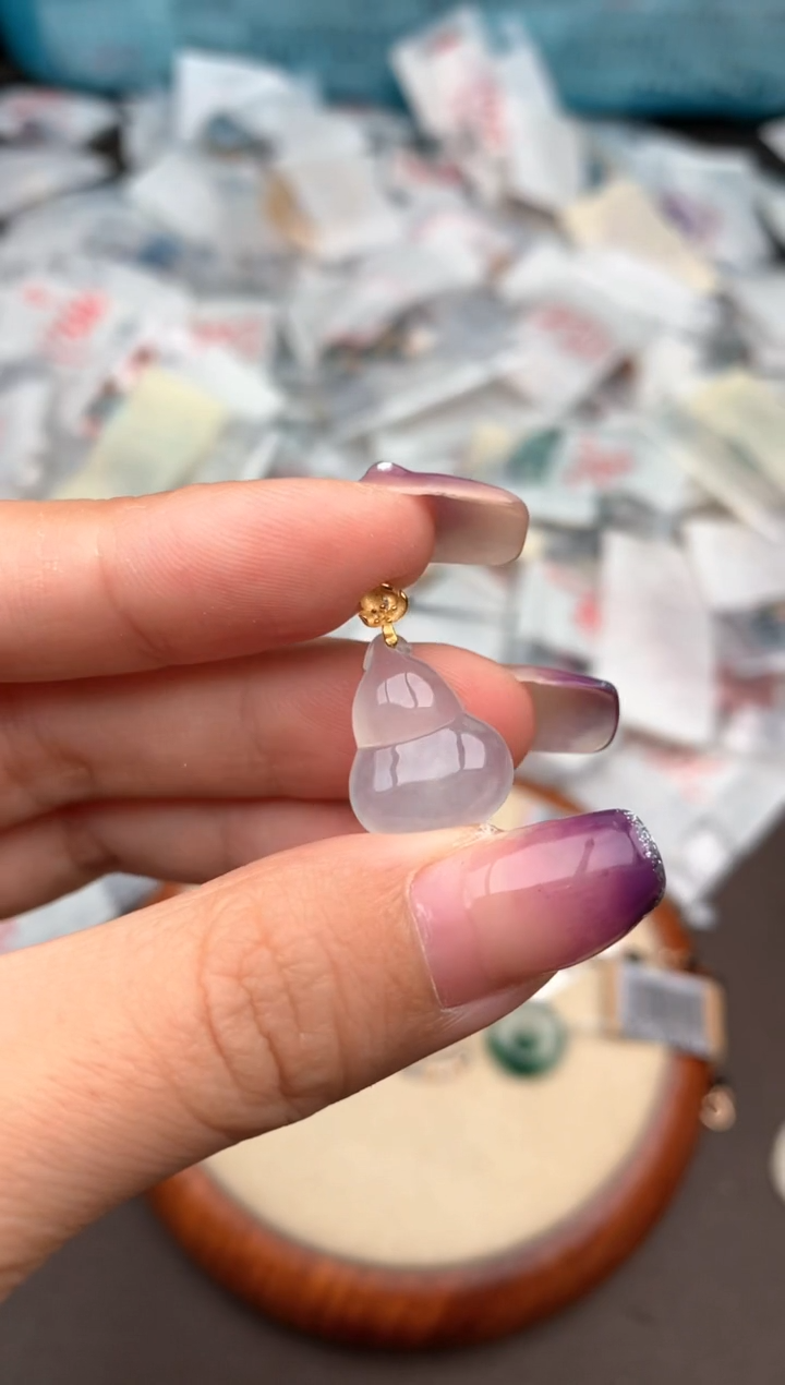 18K金镶嵌挂件翡翠一