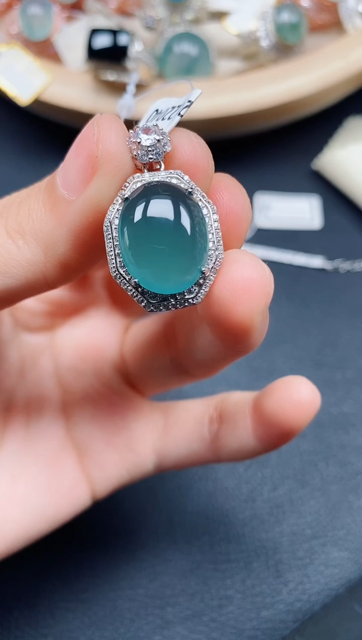 【闪购商品】翡翠吊坠(赠链)银S925镶嵌翡翠