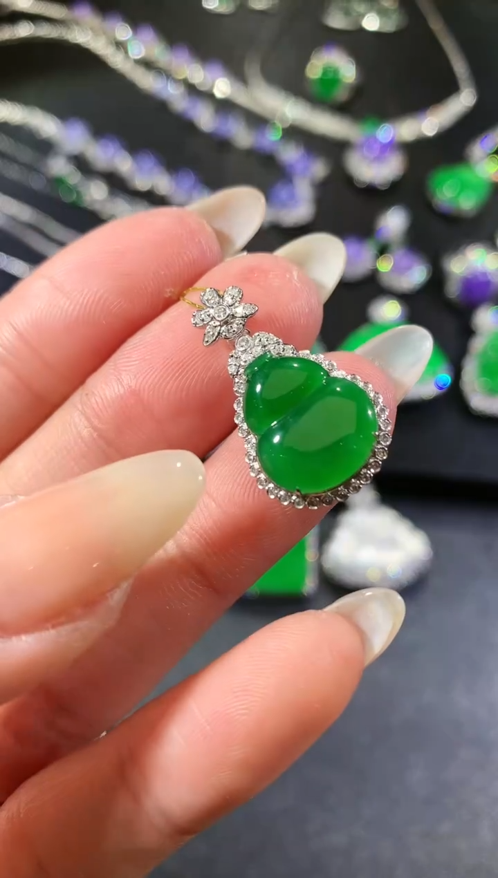 【闪购商品】翡翠吊坠(不含链)18K金镶嵌33-葫芦