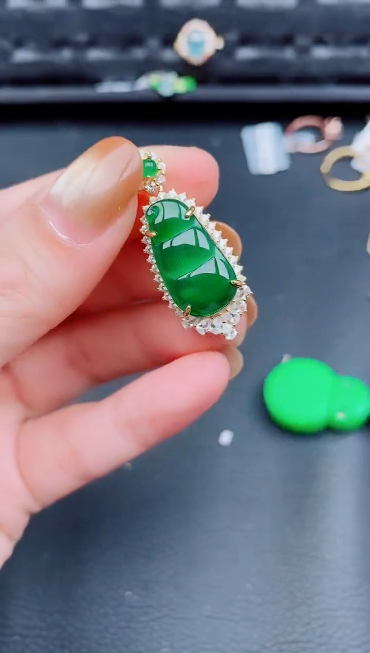 【闪购商品】翡翠颈饰银S925镶嵌天然a货翡翠975