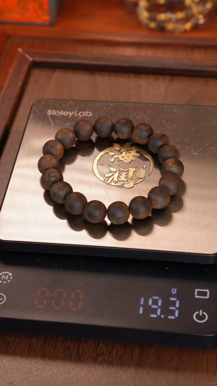 沉香手串哎**。海南莺歌绿奇楠沉水12mm圆珠单圈手串