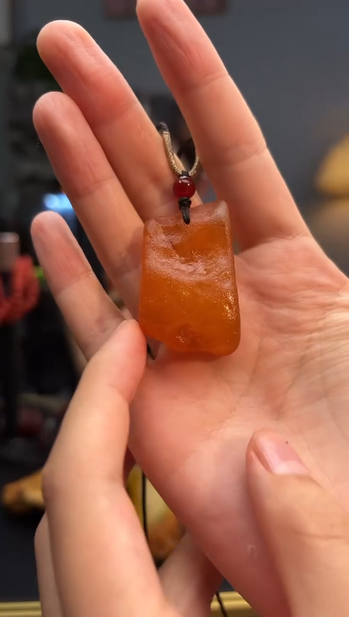 琥珀颈饰未镶嵌吊坠