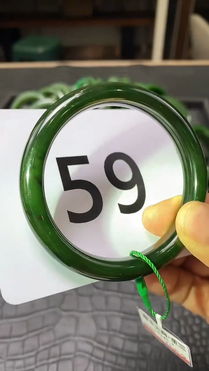 【闪购商品】和田玉碧玉手镯未镶嵌一个