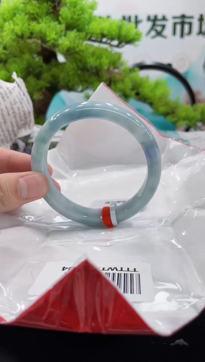 【闪购商品】翡翠手镯未镶嵌手镯