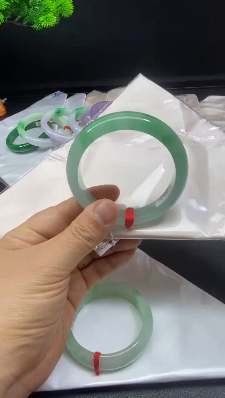 以实物为准，拍那个发那个。