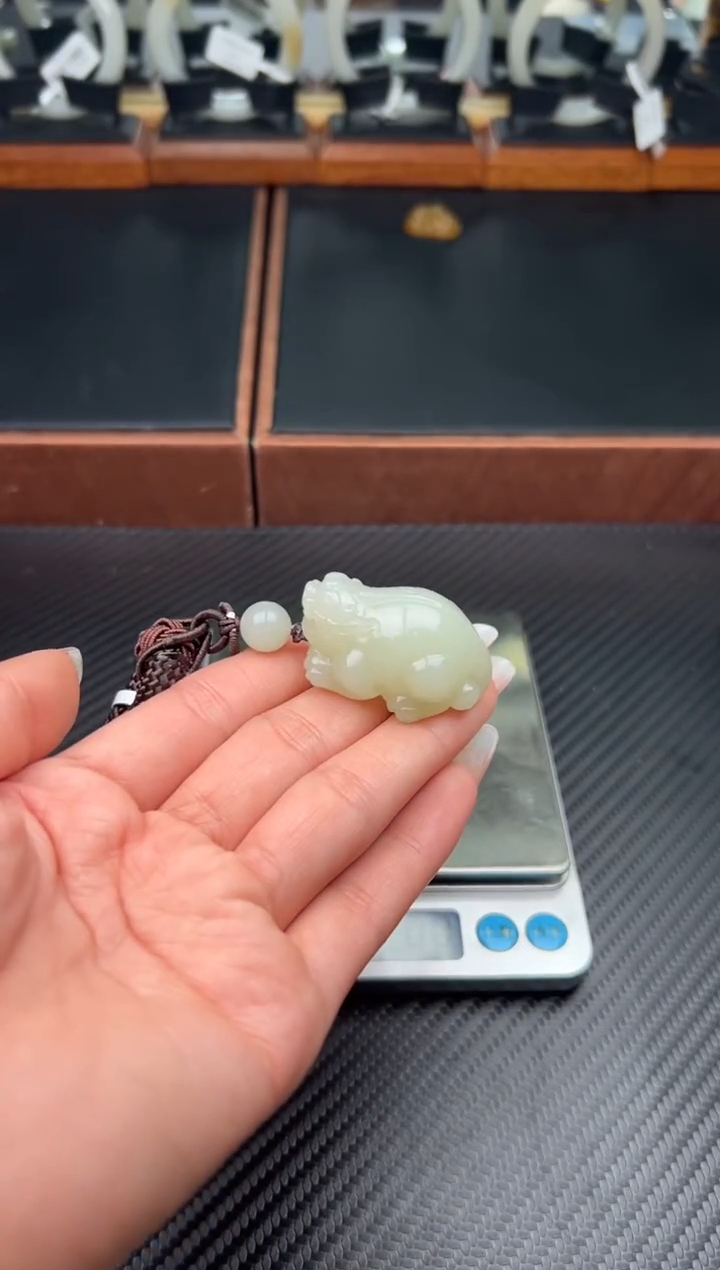 未镶嵌和田玉把件且末微色差近矿把件