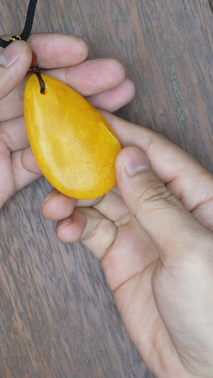 【闪购商品】琥珀裸石未镶嵌老蜡橘皮水滴吊坠