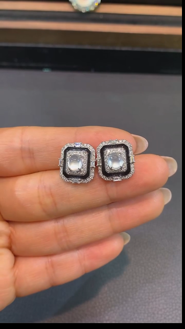 18K金镶嵌翡翠耳饰耳钉