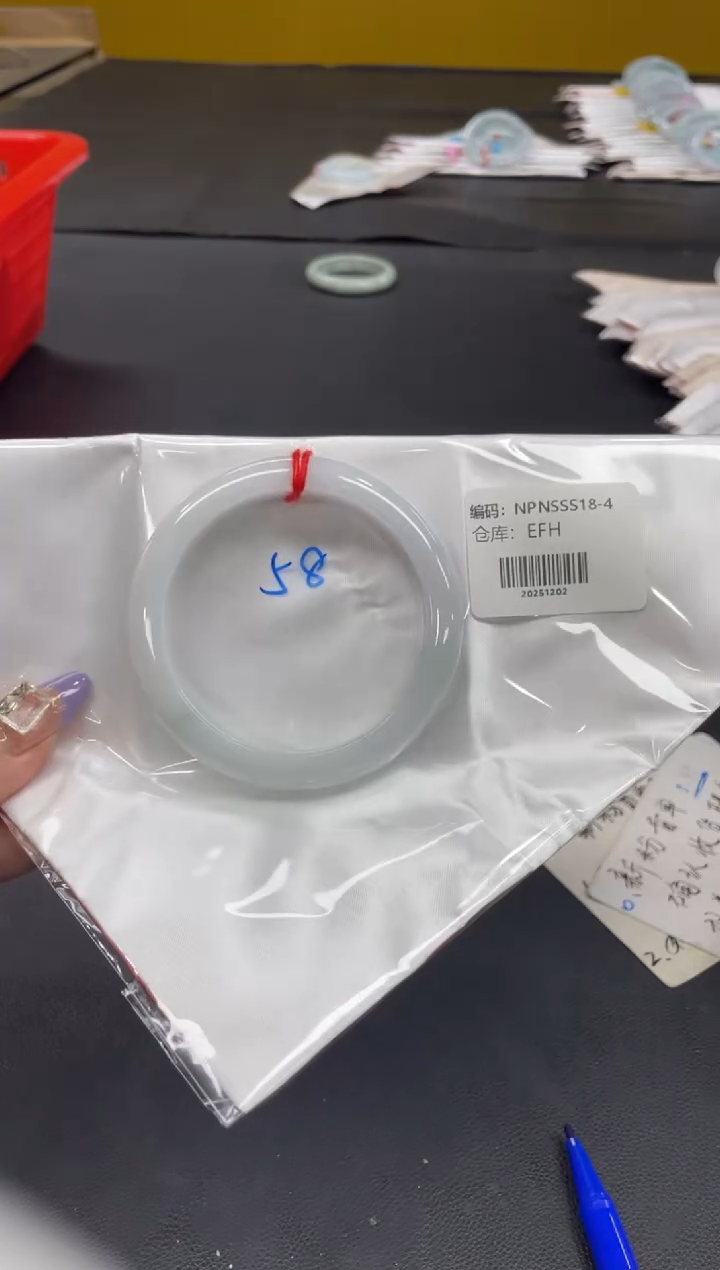 未镶嵌手镯翡翠翡翠手镯
